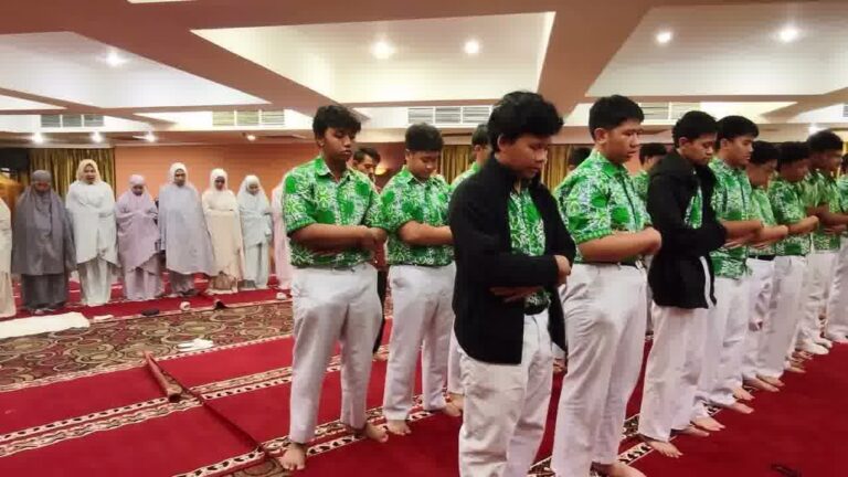 Kegiatan PAQI GLOBE IBDP SMA Islam Al Azhar 3 Jakarta dalam membangun aqidah, karakter Islami, dan wawasan global murid.