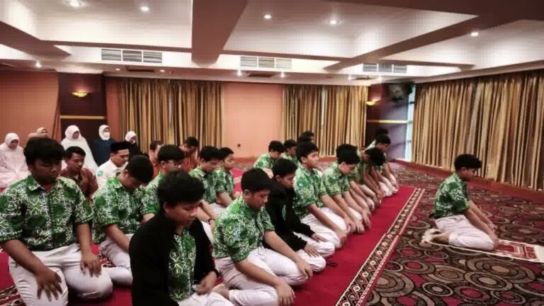 Kegiatan PAQI GLOBE IBDP SMA Islam Al Azhar 3 Jakarta dalam membangun aqidah, karakter Islami, dan wawasan global murid.
